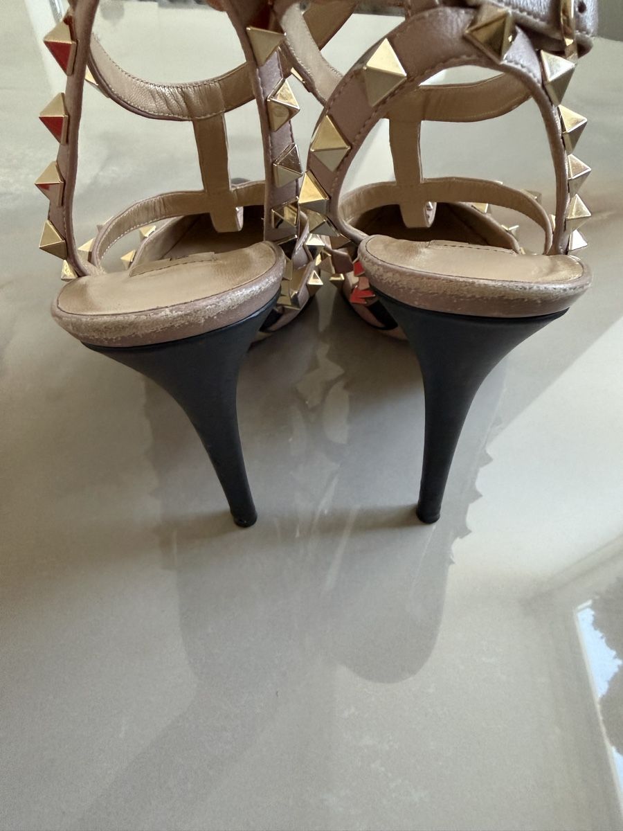 Valentino Damenschuhe: Valentino Garavani Rockstud Pumps Gr 37 – Gebraucht aus Zug von miami88mami 3