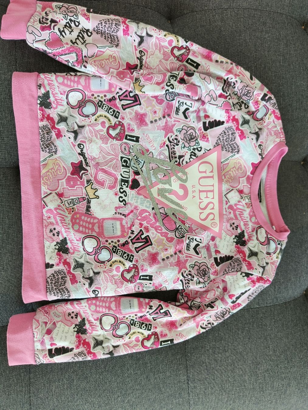 Pullover & Sweatshirts: Pullover Mädchen GUESS 5 jahre – Gebraucht aus Ettiswil von Sae_by