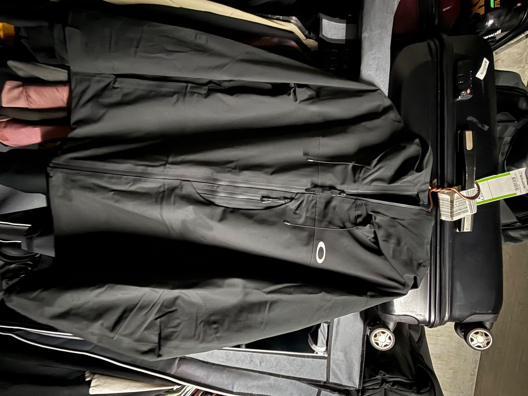 Oakley Giacche: OAKLEY  CANOPY INSULATED JACKET M – Usato da Giubiasco venduto da Darkemperor 3