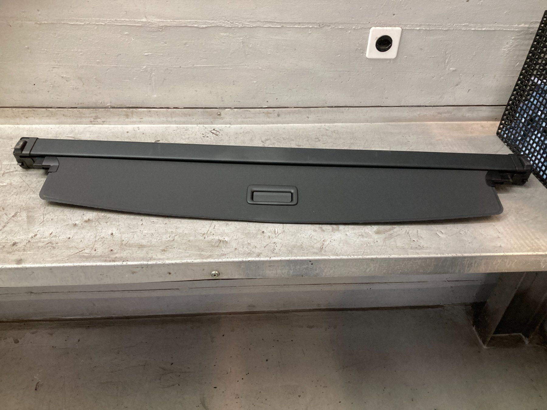 Volvo Tutti pezzi di ricambio auto: Volvo XC90 Gepäckraumabdeckung / Laderaumabdeckung – Usato da Cham venduto da WB2223
