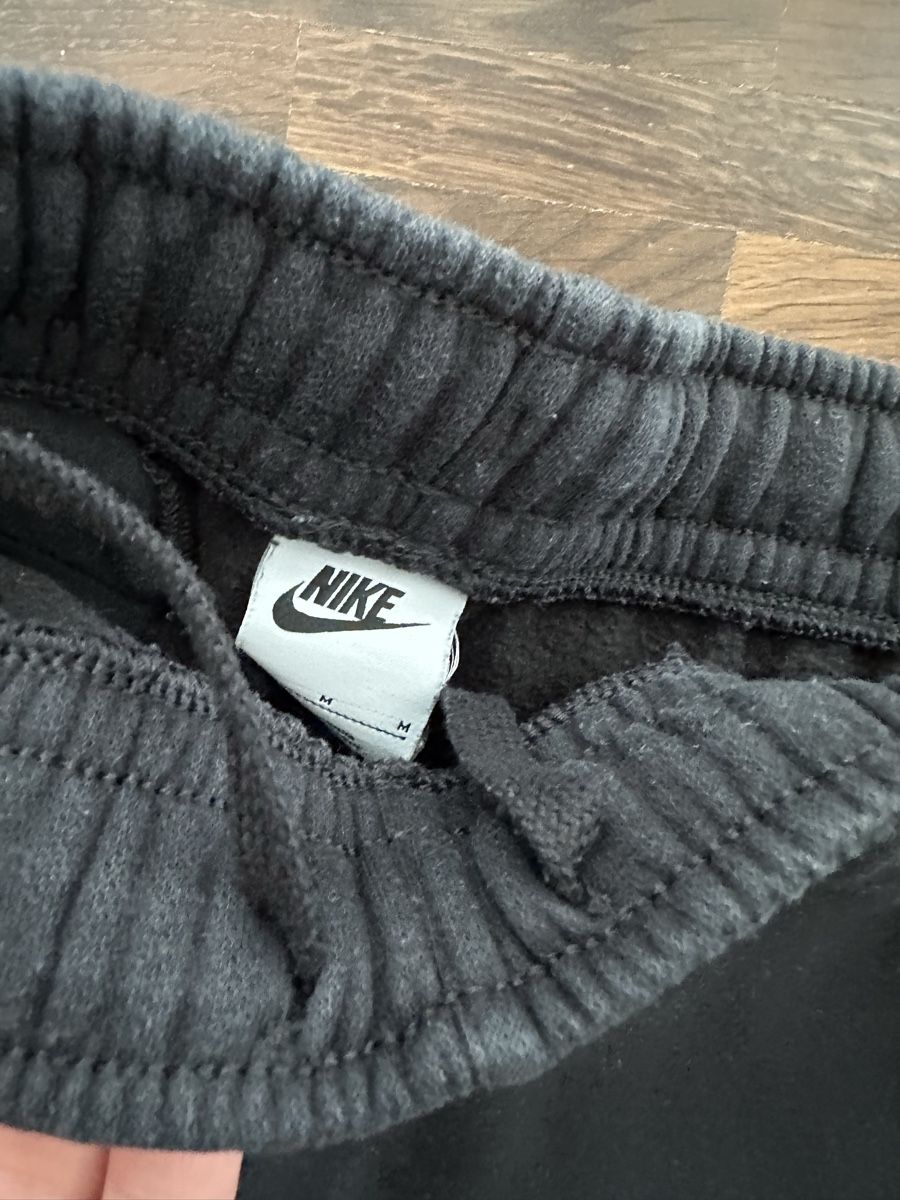 Nike Hosen: Nike Trainerhose – Neu (gemäss Beschreibung) aus Winterthur von su_4assd 4