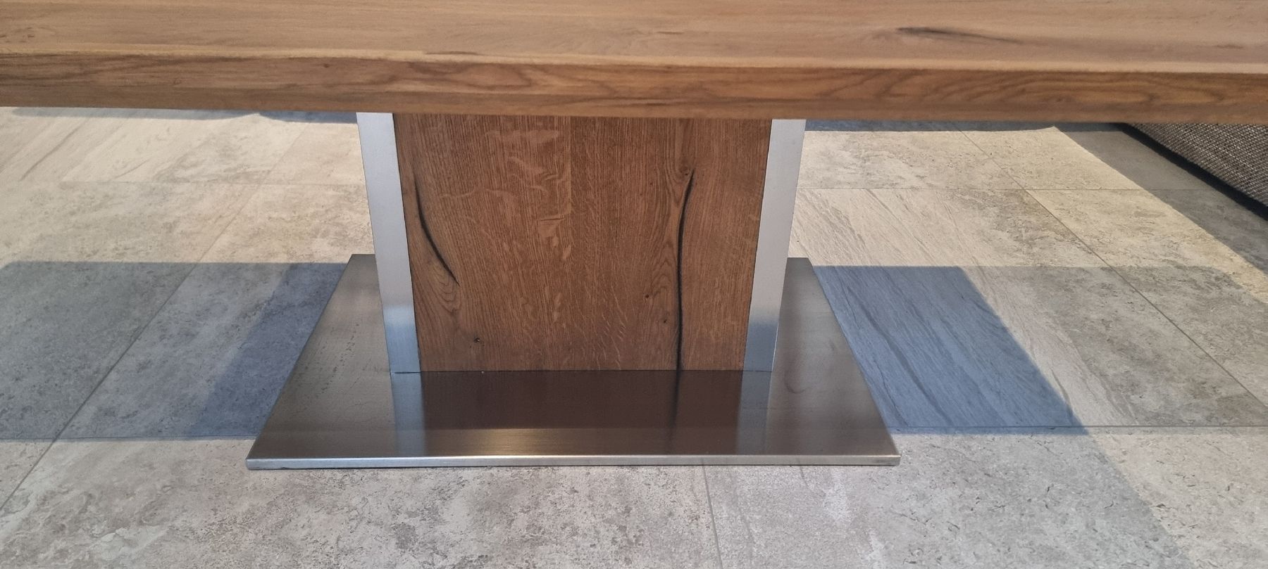 Tavoli: Couchtisch Massivholz Eiche mit Metall-Inlay – Usato da Seon venduto da Stibinio 3