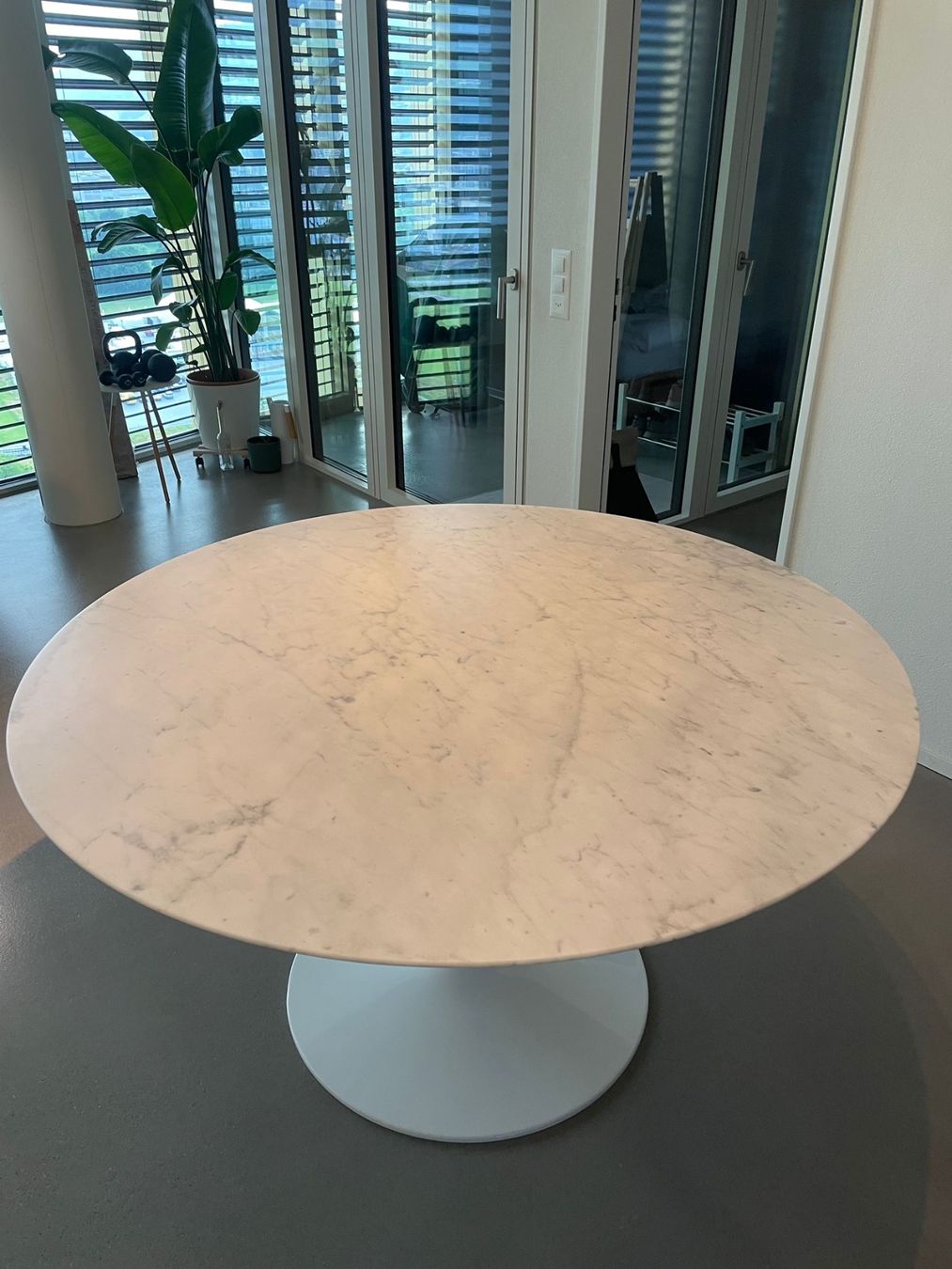 Tavoli: Design-Esstisch Ø137 cm - im Stil eines Klassikers – Nuovo e nell'imballaggio originale da Münchenstein venduto da AndreHaus 1