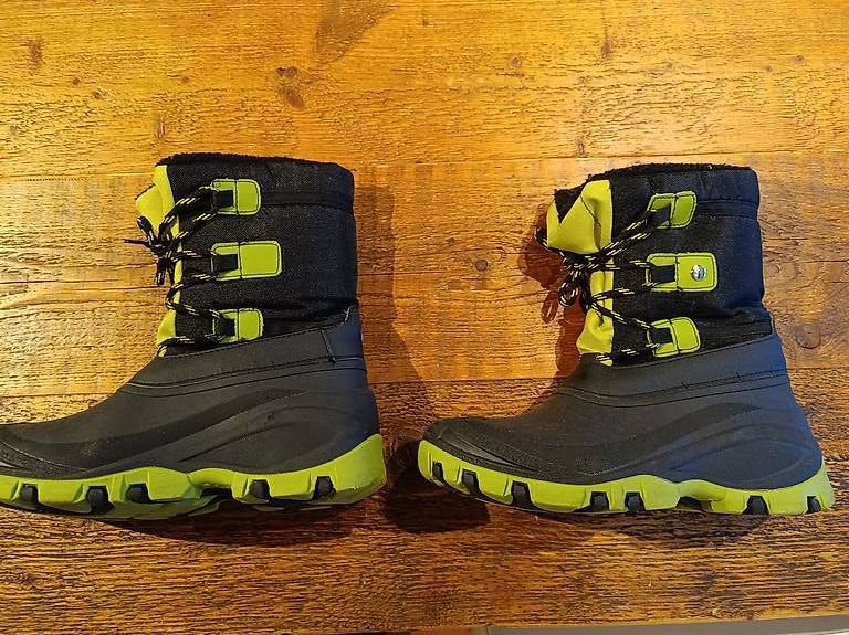 Scarpe per ragazzi: Kinder Winterschuhe 39 – Usato da Bertschikon Gossau venduto da Dominaldo1