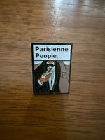 Pin Parisienne People Motiv rechteckig gebraucht Zustand
