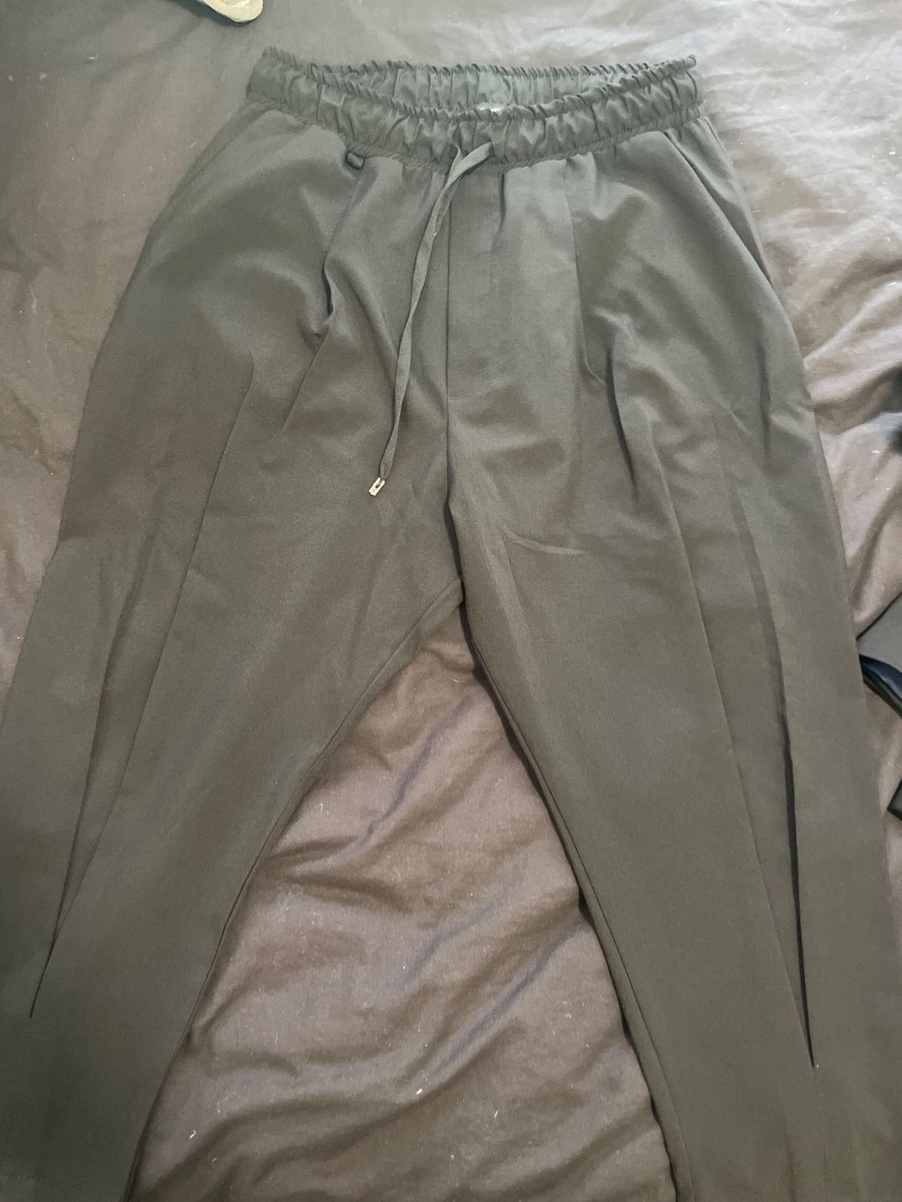 Pantaloni: Pantalone nero cavallo basso – Usato da Riva San Vitale venduto da dan_5r87