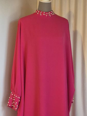 Kleid Melike Tatar Pink mit Perlen verziert Abaya