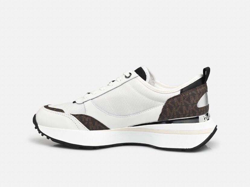 Scarpe da donna: Weisser Sneaker mit braunen Monogramm-Details, Schnuersenkel – Usato da Hochdorf venduto da B.Gashii 5