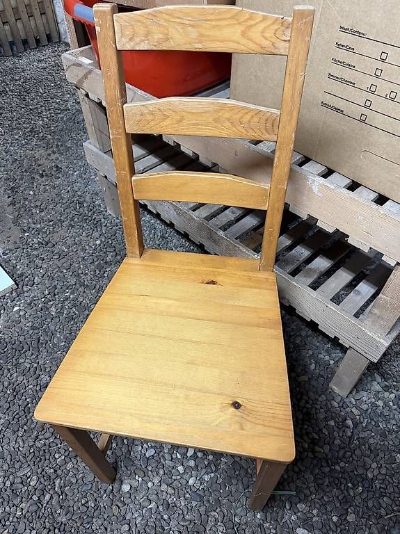 Stühle: Zu verschenken - 2 Holzstühle – Gebraucht aus Zürich von Nala76