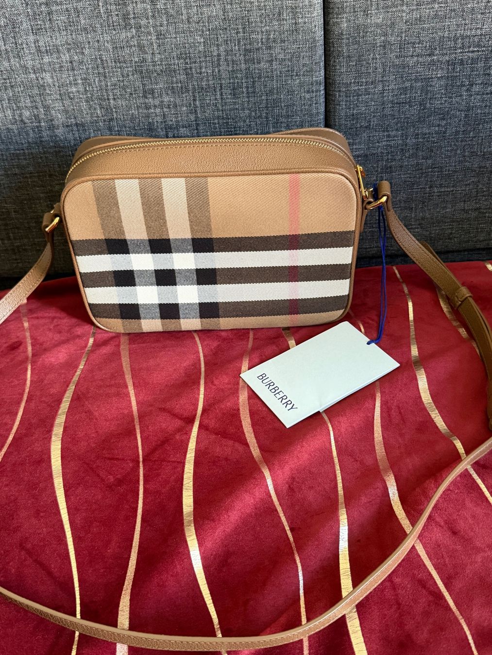 Burberry Sacs femmes: Neue Burberry Handtasche messanger NP 950 Euro – Neuf (Voir description) à Basel par Blausara707 3