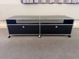 USM Haller TV-Lowboard / Sideboard  Schwarz  auf Rollen
