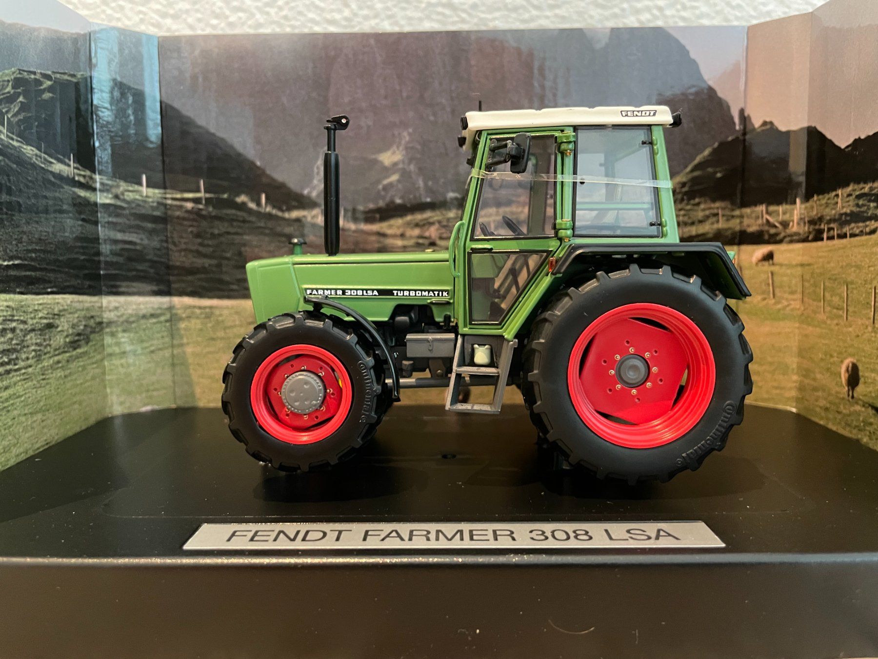 Fendt Traktoren: Fendt Farmer 308 LSA – Neu und originalverpackt aus Kreuzlingen von Stefan1150