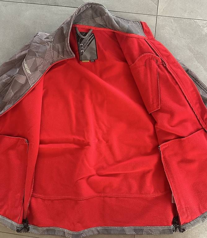 Trevolution Giacche & Cappotti: Veste taille 176 Trevolution imperméabe – Usato da La Chaux-de-fonds venduto da ccjp 4
