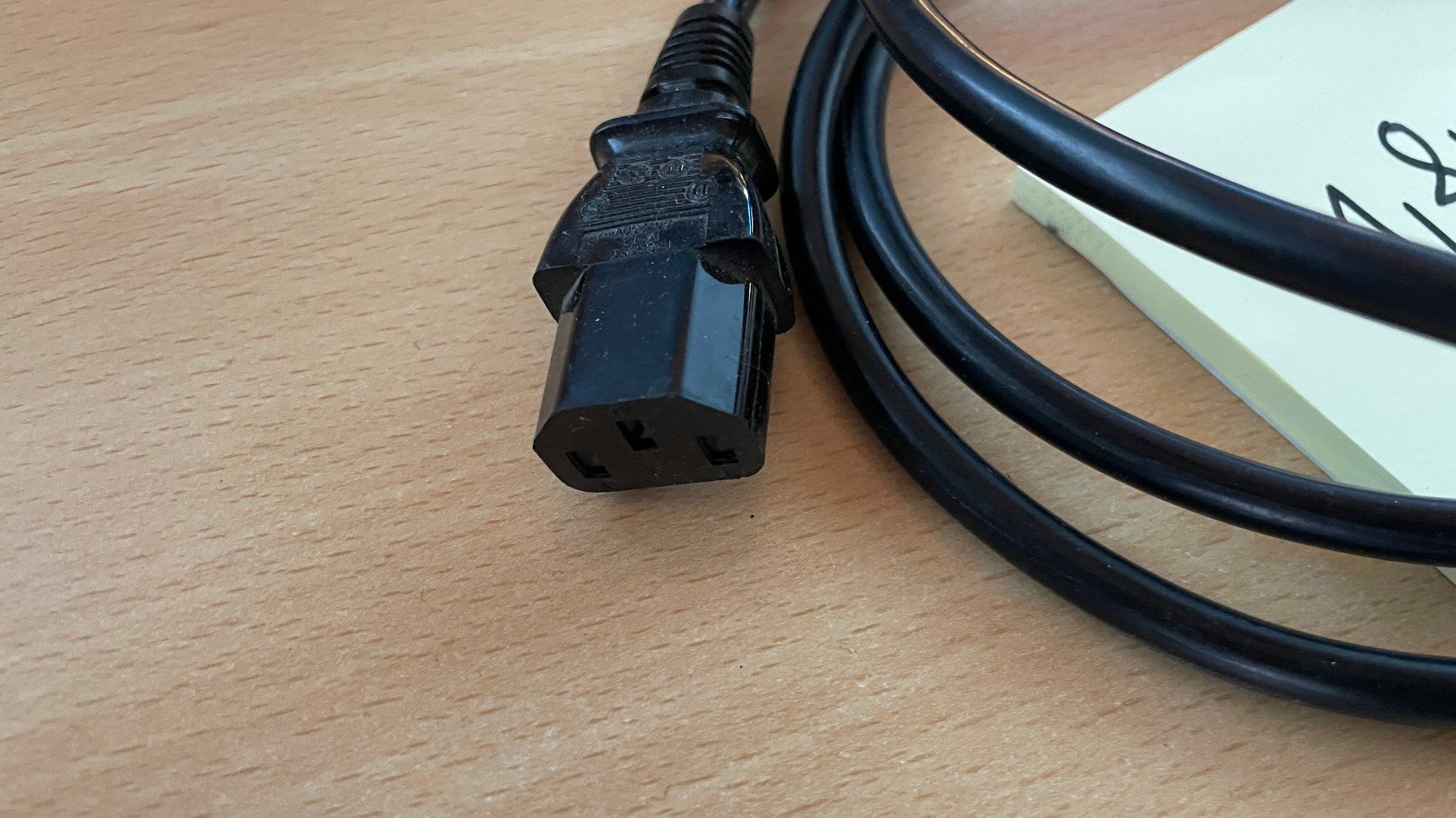 Câbles: Gerätekabel 1,8m schwarz mit Schweizer Stecker – D'occasion à Glattfelden par cybermaxx 1