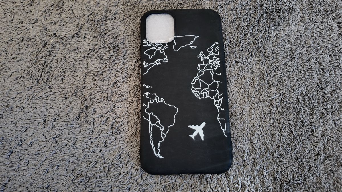 Covers & Schutzfolien: Coque d’Iphone 11 avec design carte du monde – Neu und originalverpackt aus Denges von val_j8w7