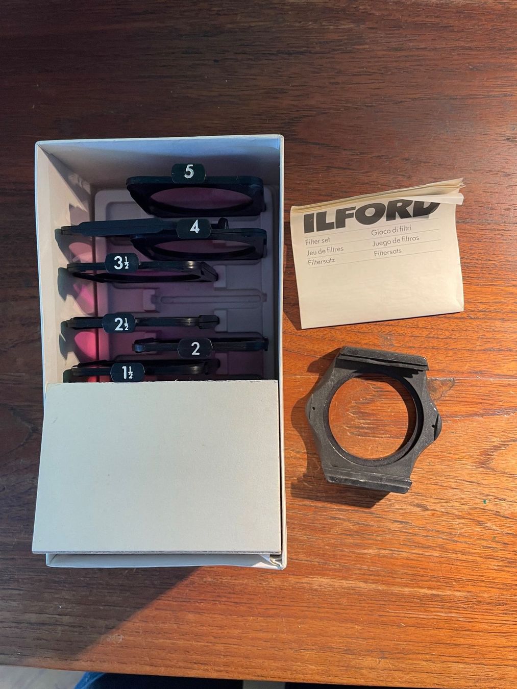 Ilford Labor & Dunkelkammer: Ilford Multigrade II Filtersatz – Gebraucht aus Bern von Marcuse2004 2