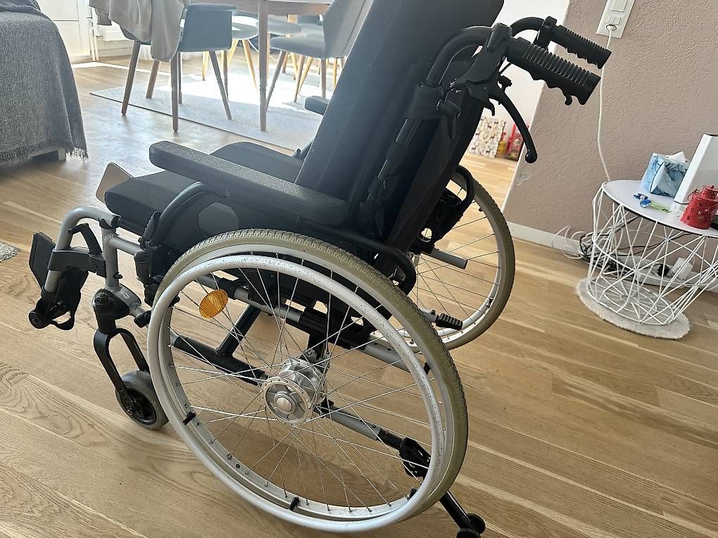 Rollstühle: Rollstuhl Breezy Rubix 2 inkl. Transferbrett – Gebraucht aus Kesswil von diior 3