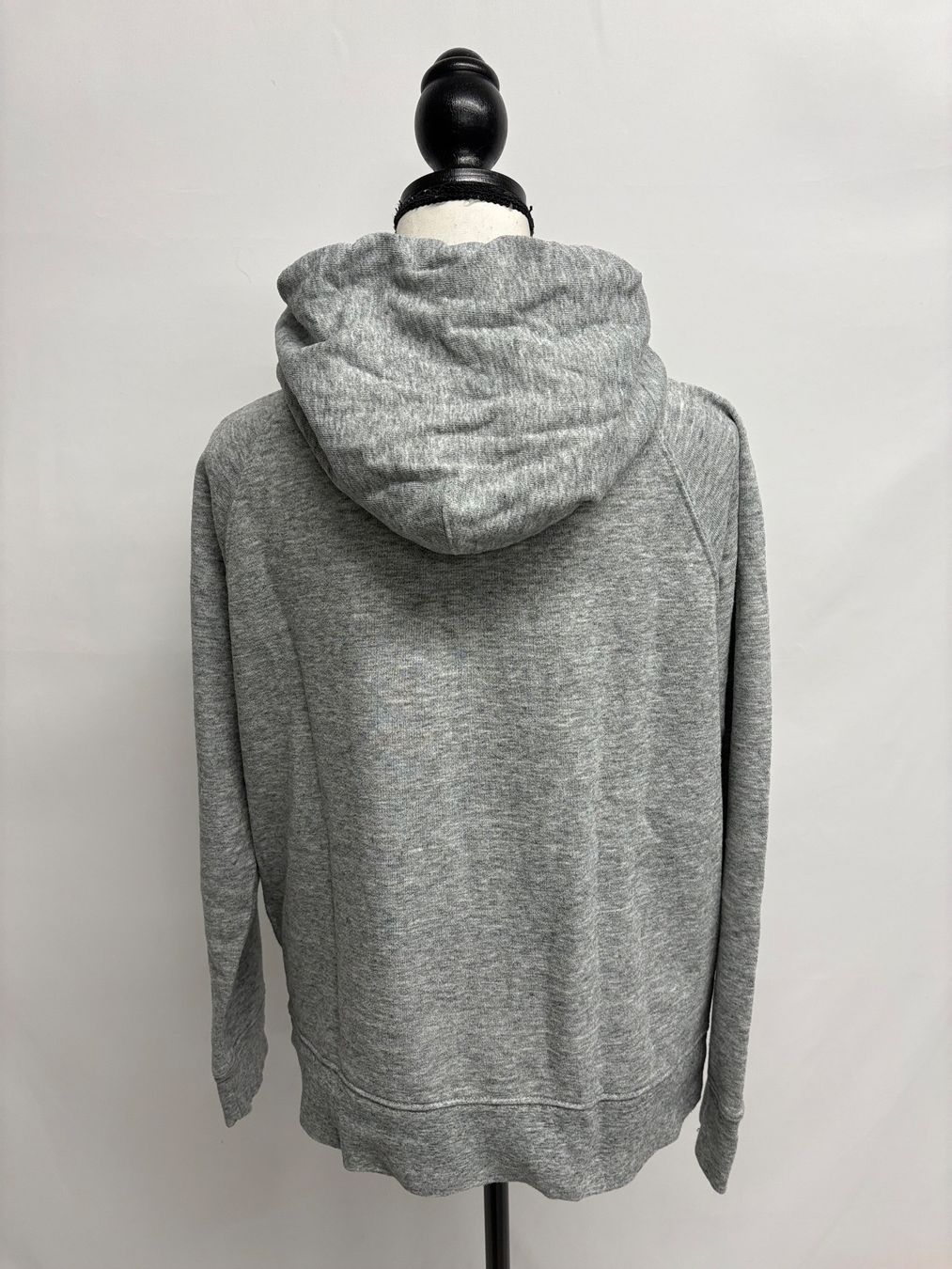 Levi's Pullover & Sweatshirts: Levi's Hoodie Grösse M Grau rot – Gebraucht aus Regensdorf von secondchancefashion 2