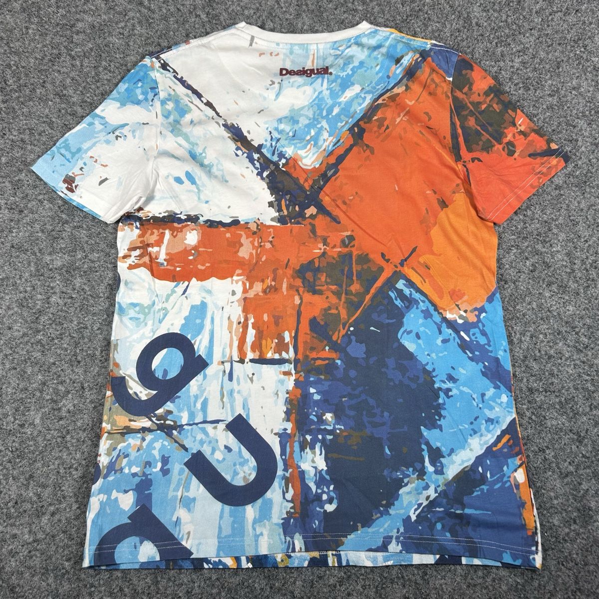 Desigual T-shirt: Desigual size L new – Nuovo (secondo la descrizione) da La Sagne NE venduto da Matlasape 1