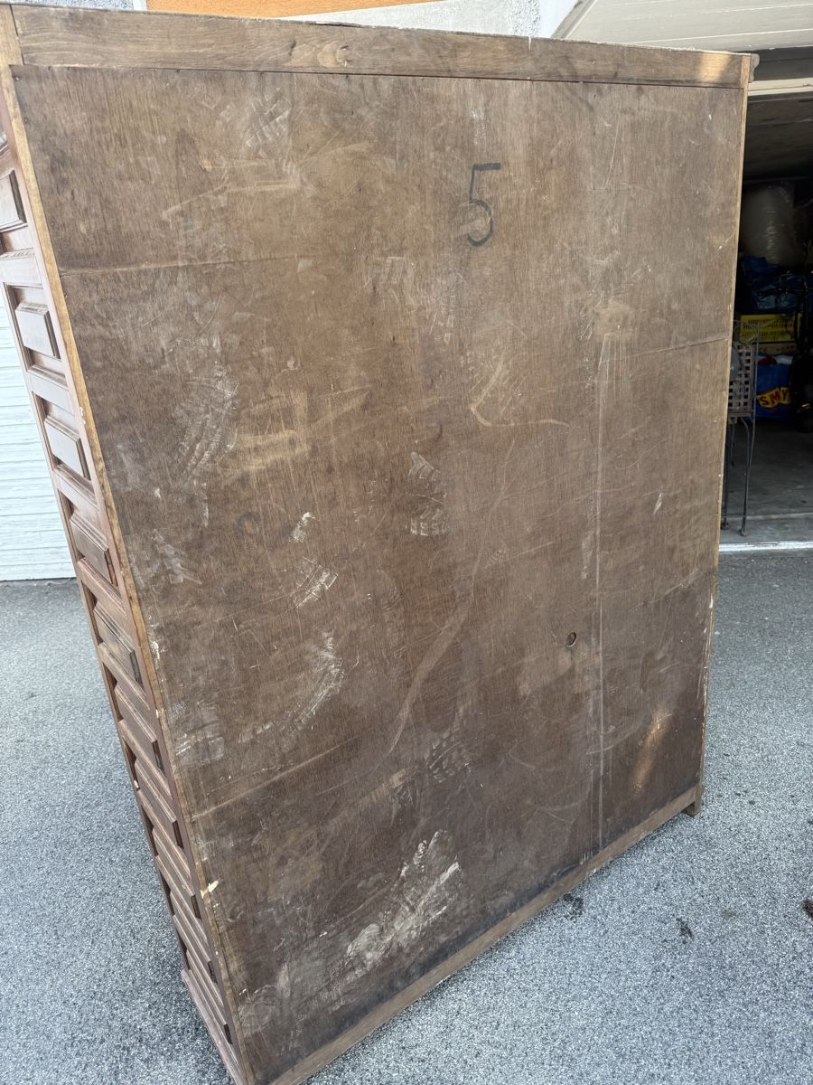 Armadi: Bretonischer Schrank 1890 Spanisch – Usato da Winterthur venduto da dad_k5y5 4