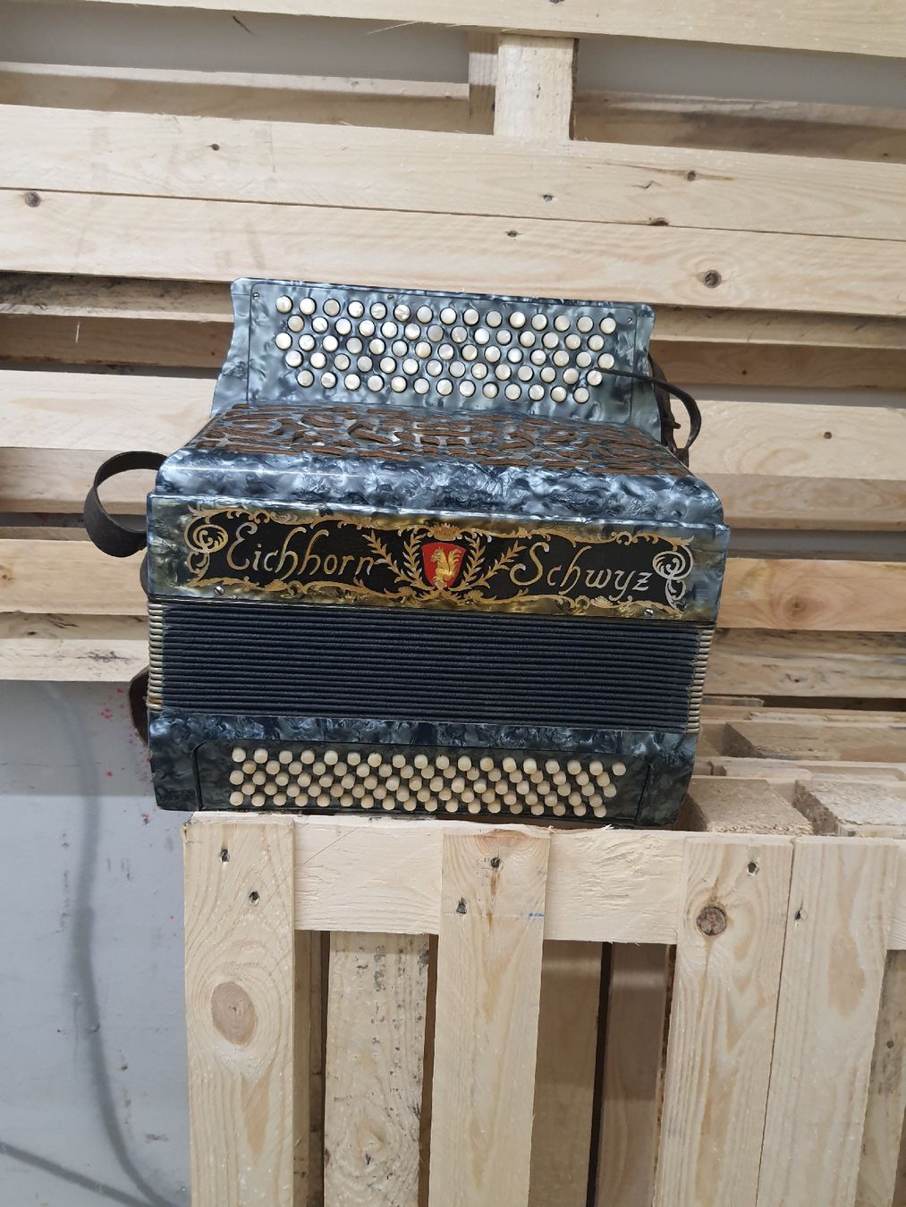 Eichhorn Strumenti musicali: accordéon chromatique Eichhorn C... a restaurer – Usato da Pont-de-la-Morge venduto da Mirabelle0 2