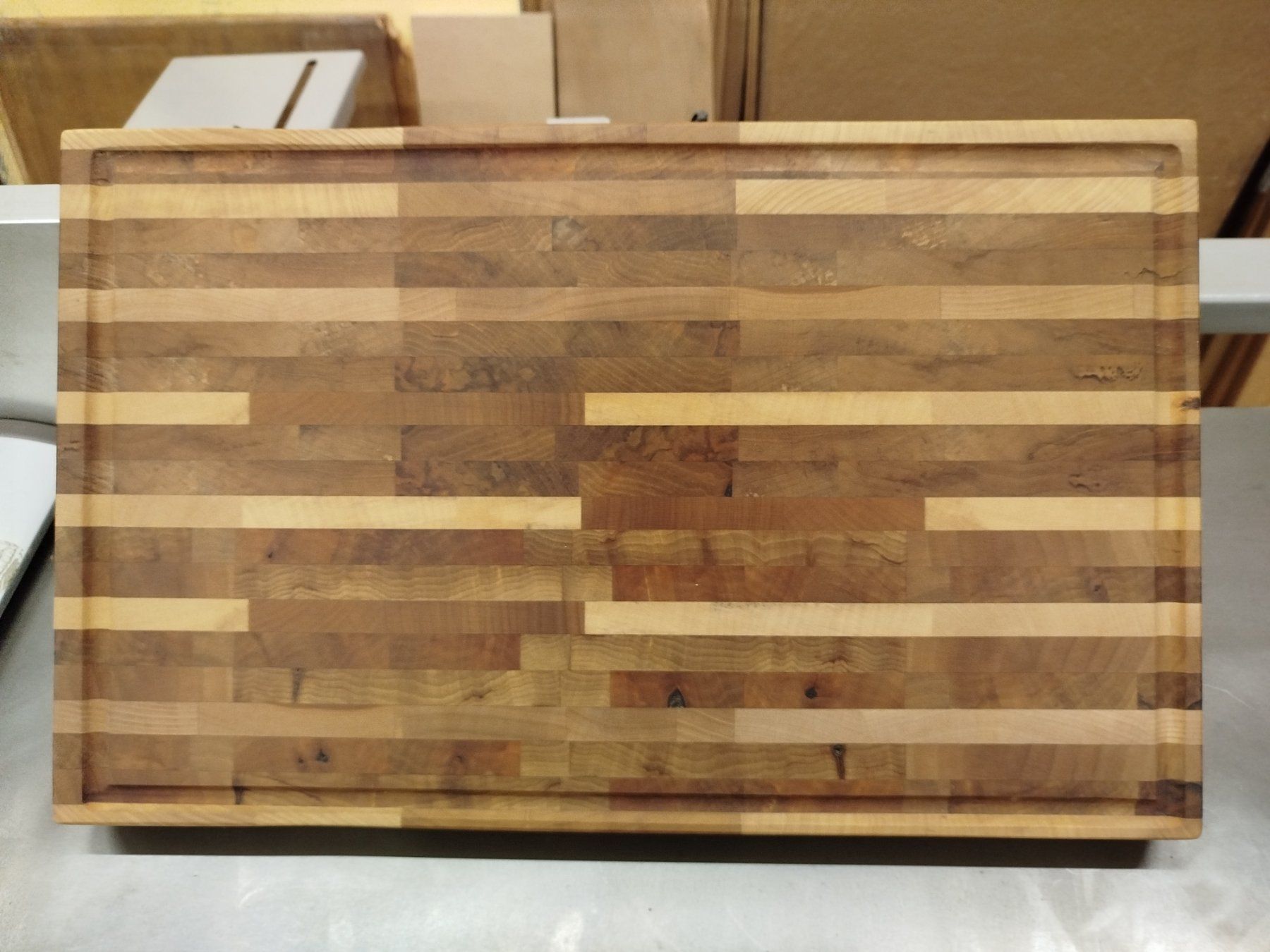 Articoli in legno: Stirnholz Schneidebrett – Nuovo (secondo la descrizione) da Huttwil venduto da brandschaer