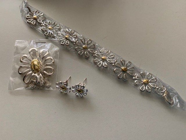 Armbänder & -reifen: NEU!!! Silber/Gold  Blumen Schmuck-Set – Neu und originalverpackt aus La Conversion von angel-gini