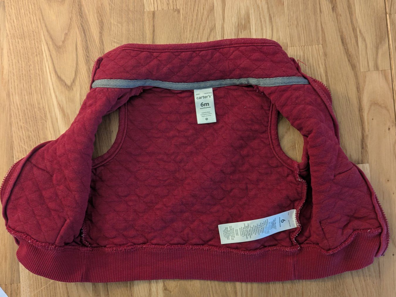 Sonstige Kleidung: Carter's Baby Weste Gr. 6m – Gebraucht aus Dietikon von jul_6wgf 1