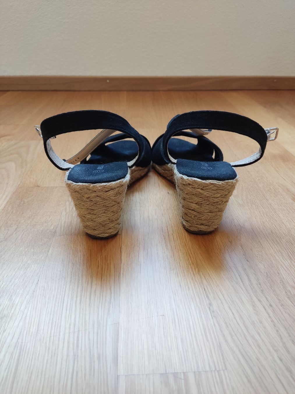 Scarpe da donna: Keilsandalen Gr 40 – Usato da Aarau venduto da Dannysahne 2