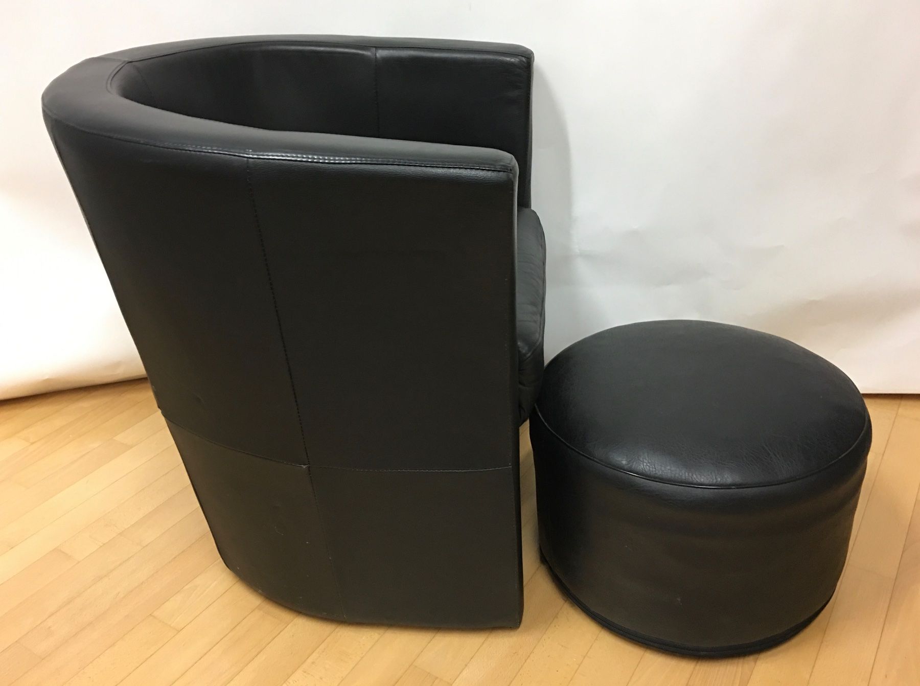 Poltrone: Schwarzer Cocktailsessel + Hocker – Usato da Olten venduto da ELHANDEL 2