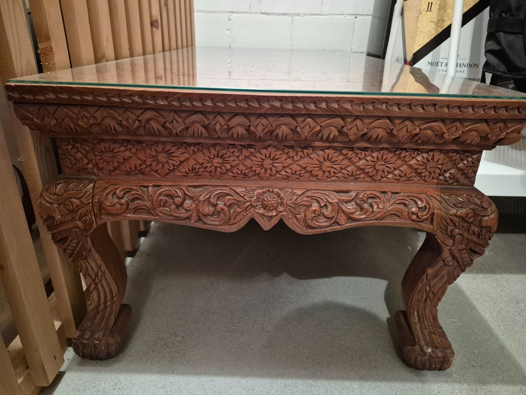 Articoli in legno: Handgeschnitzter Couchtisch, orientalischer S – Usato da Zürich venduto da yanickaem89 1