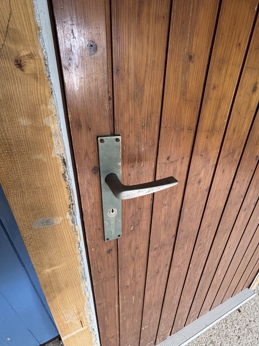 Portes: Türe Holz Metall – D'occasion à La Heutte par Elas 1