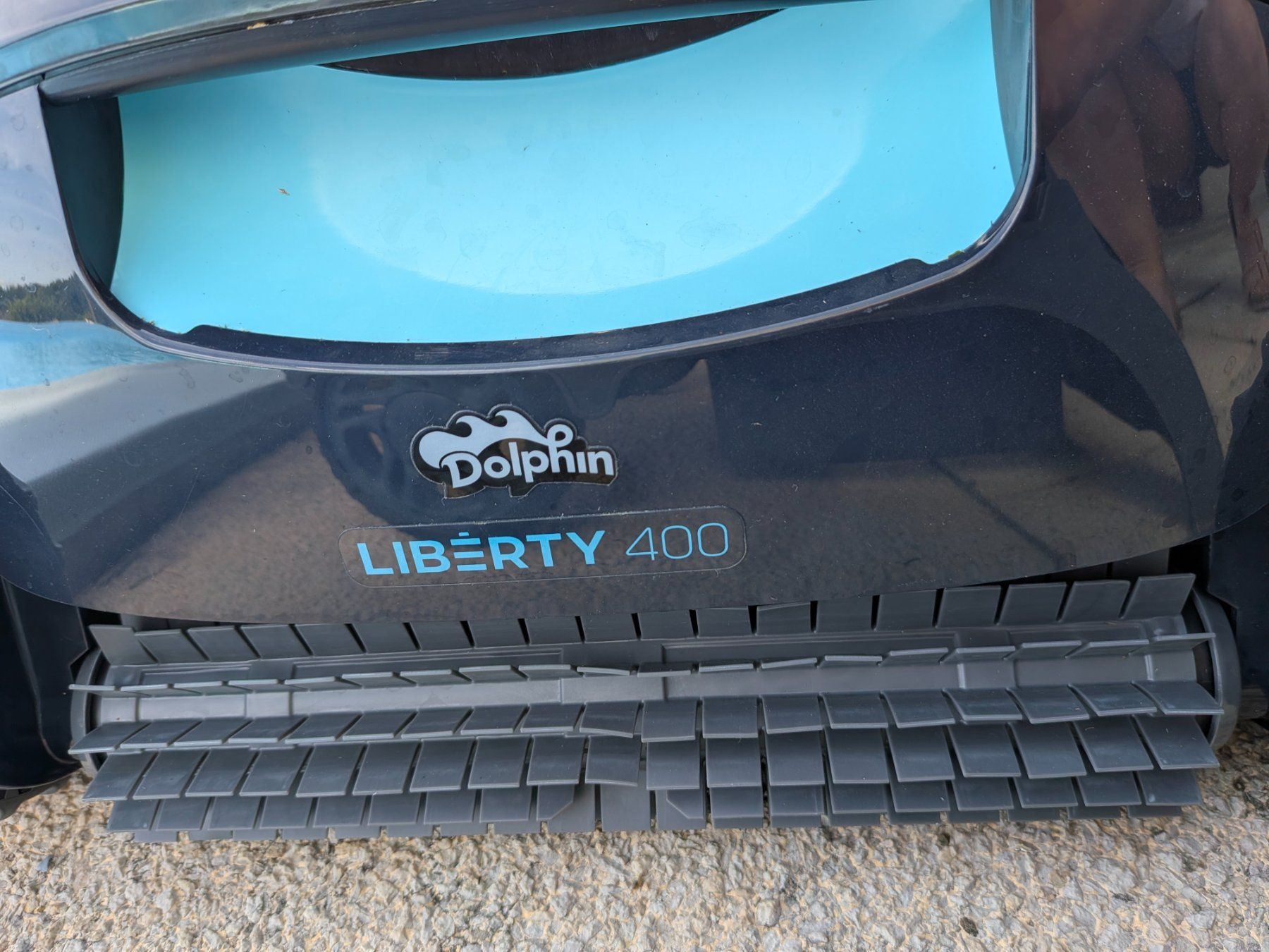 Dolphin Accessori per Piscine: Dolphin Liberty 400 Poolroboter – Usato da Kollbrunn venduto da Ivana.s89 1