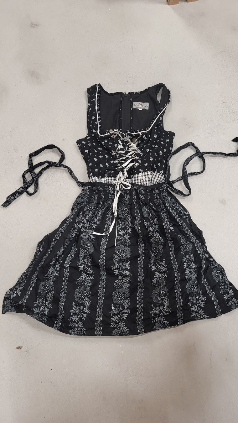 Robes: Dirndl  Tracht Grösse M – D'occasion à zürich par wuscheli0102