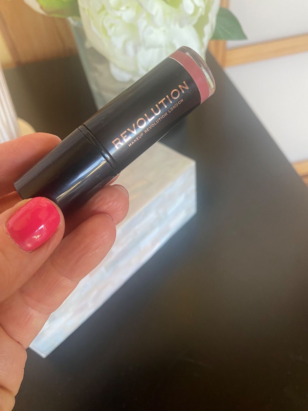 Make-up: Make up Revolution Mat Lipstick – Usato da Belmont-sur-Lausanne venduto da chu_vxf5