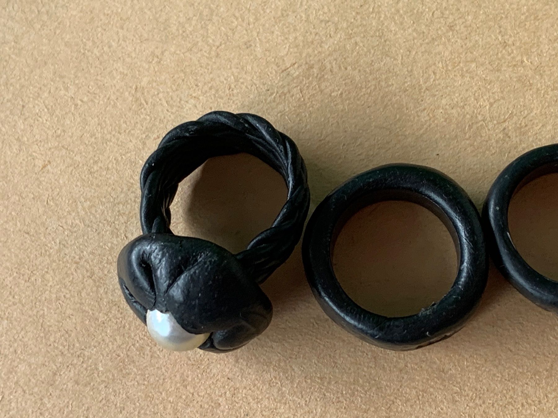 Anelli: mehrere Lederringe – Usato da Laufen venduto da Bellavitaboom 5