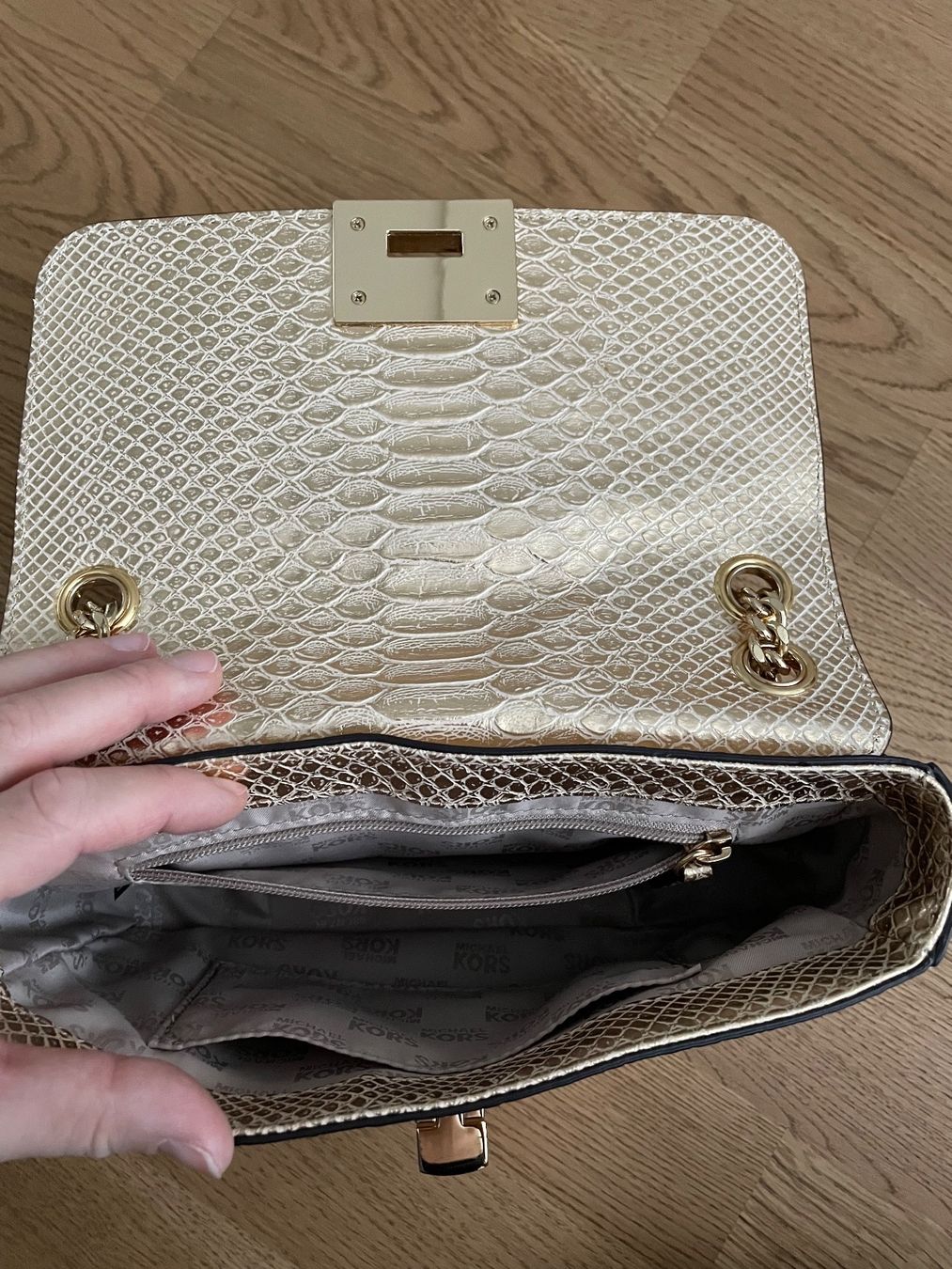 Michael Kors Taschen für Damen: Original Michael Kors Handtasche Gold – Gebraucht aus Itingen von ella308874 2