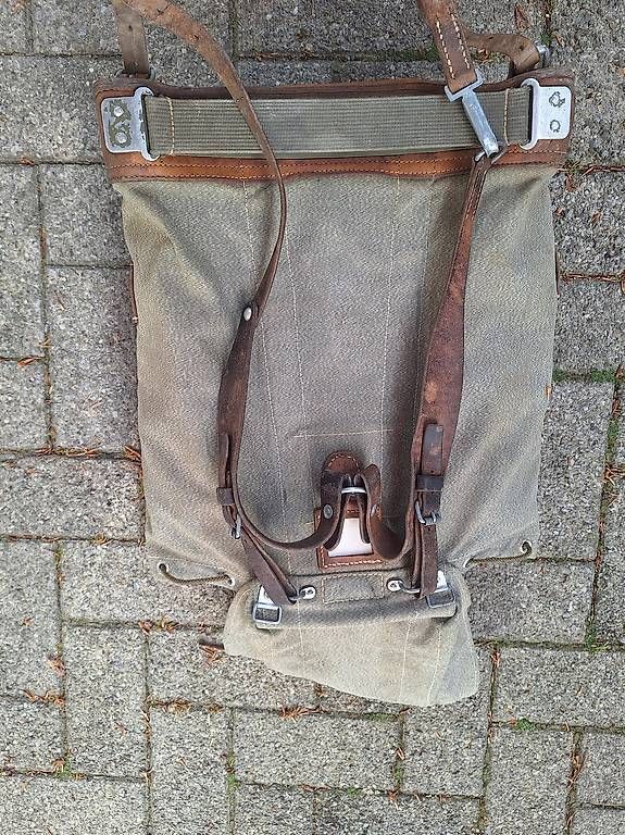 Zaini: Alter Militärrucksack – Usato da Oberhelfenschwil venduto da Trini_06 1