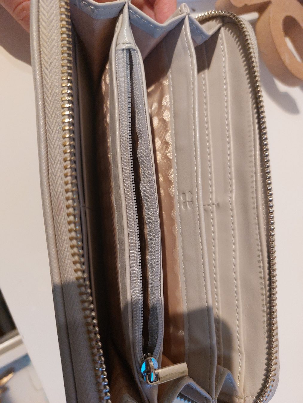 Portafogli: Elegant Designer Wallet - Perfect for Everyday Use! – Usato da Effretikon venduto da jea_yq2t 1