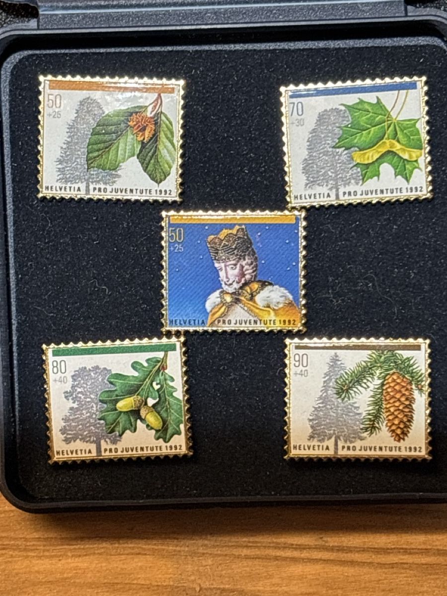 Placchette & Badge: Briefmarken Pro Juventute Pin 1992 "Herbst" in Box – Usato da Matzingen venduto da Old-Shop 1
