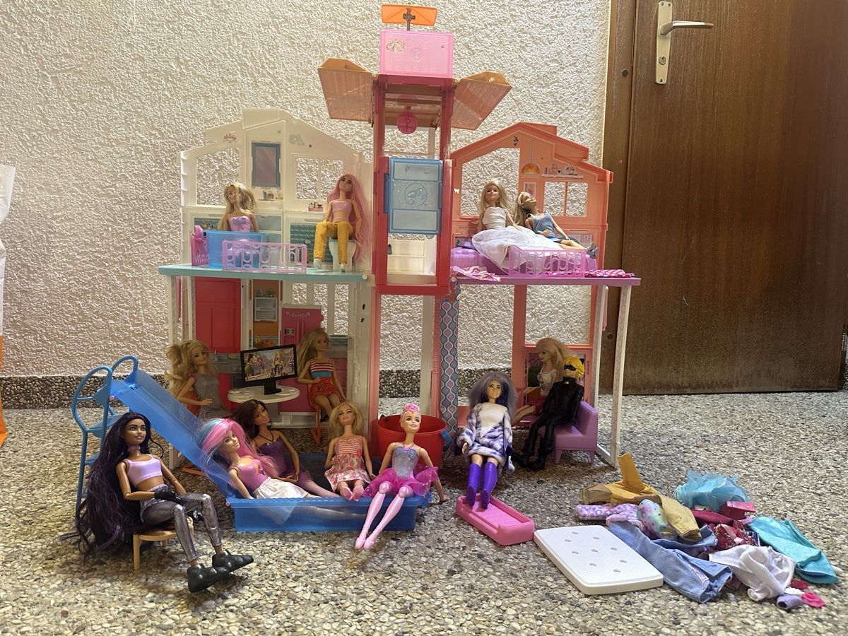 Mattel Casette per bambini: Maison Barbie Poupées et Accessoires  – Usato da Givisiez venduto da sgu_k58r