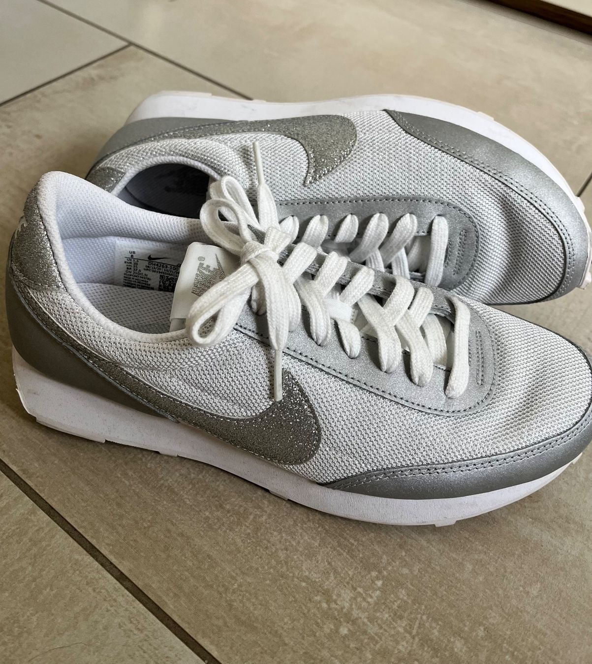 Scarpe da donna: Nike Sneaker Grösse 39 - Top Zustand! – Nuovo (secondo la descrizione) da Kradolf venduto da AlexiaEugster