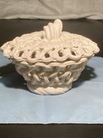 Petite corbeille en céramique de couleur crème Italienne?