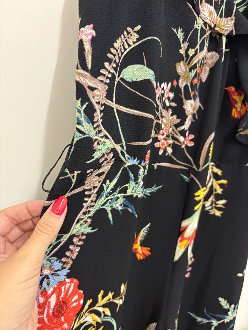 Only Tute: Jumpsuit Blumenmuster Schwarz Grösse 34 Only – Usato da Basel venduto da Tierschutz-Flohmi 2