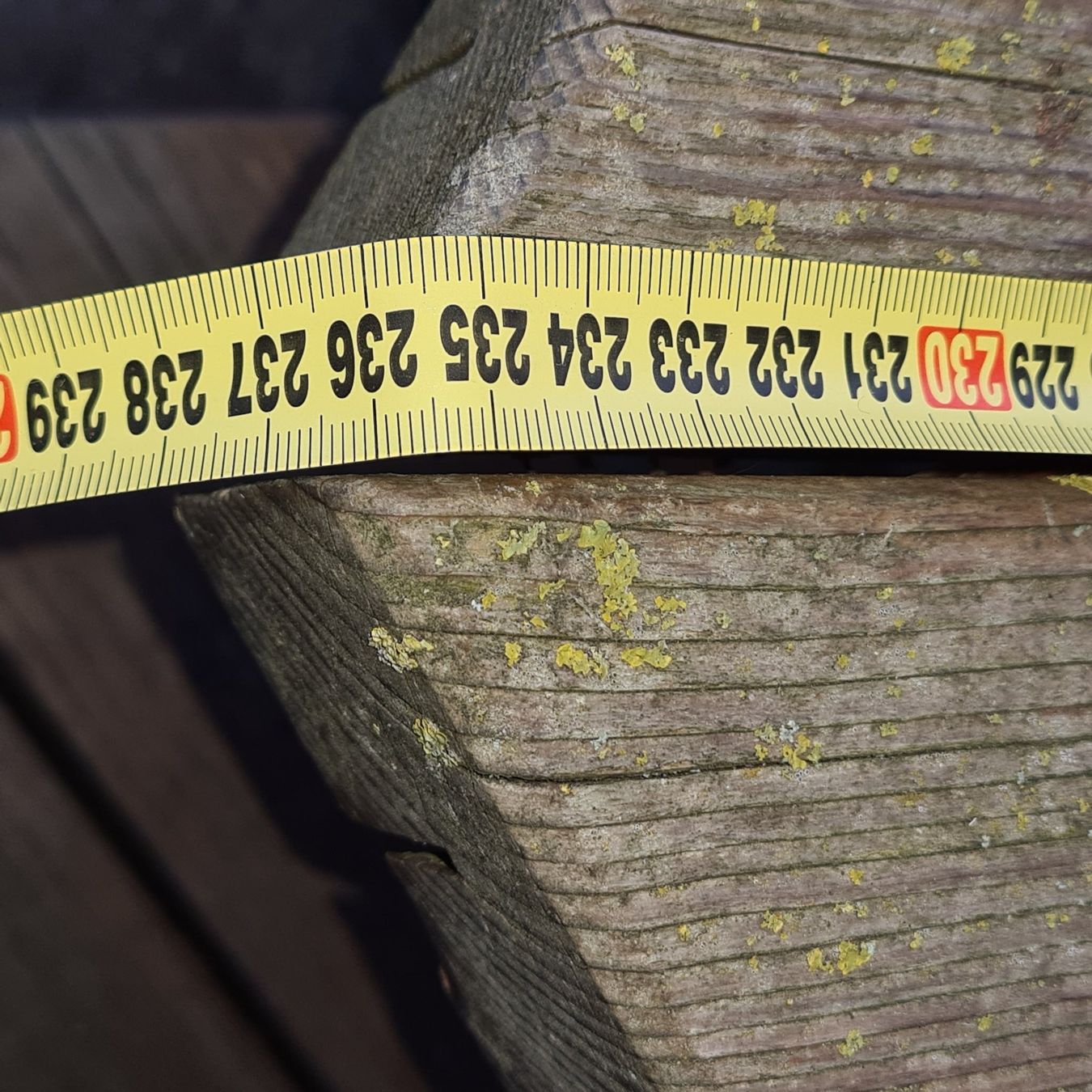 Tischset: 6 Eckiger Holztisch mit Bänken – Gebraucht aus Meinisberg von festival032 1