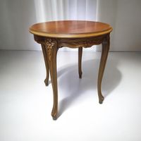 Schöner und eleganter runder Beistelltisch / Gut Zustand.