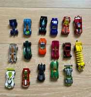17 Hot Wheels Spielzeugautos