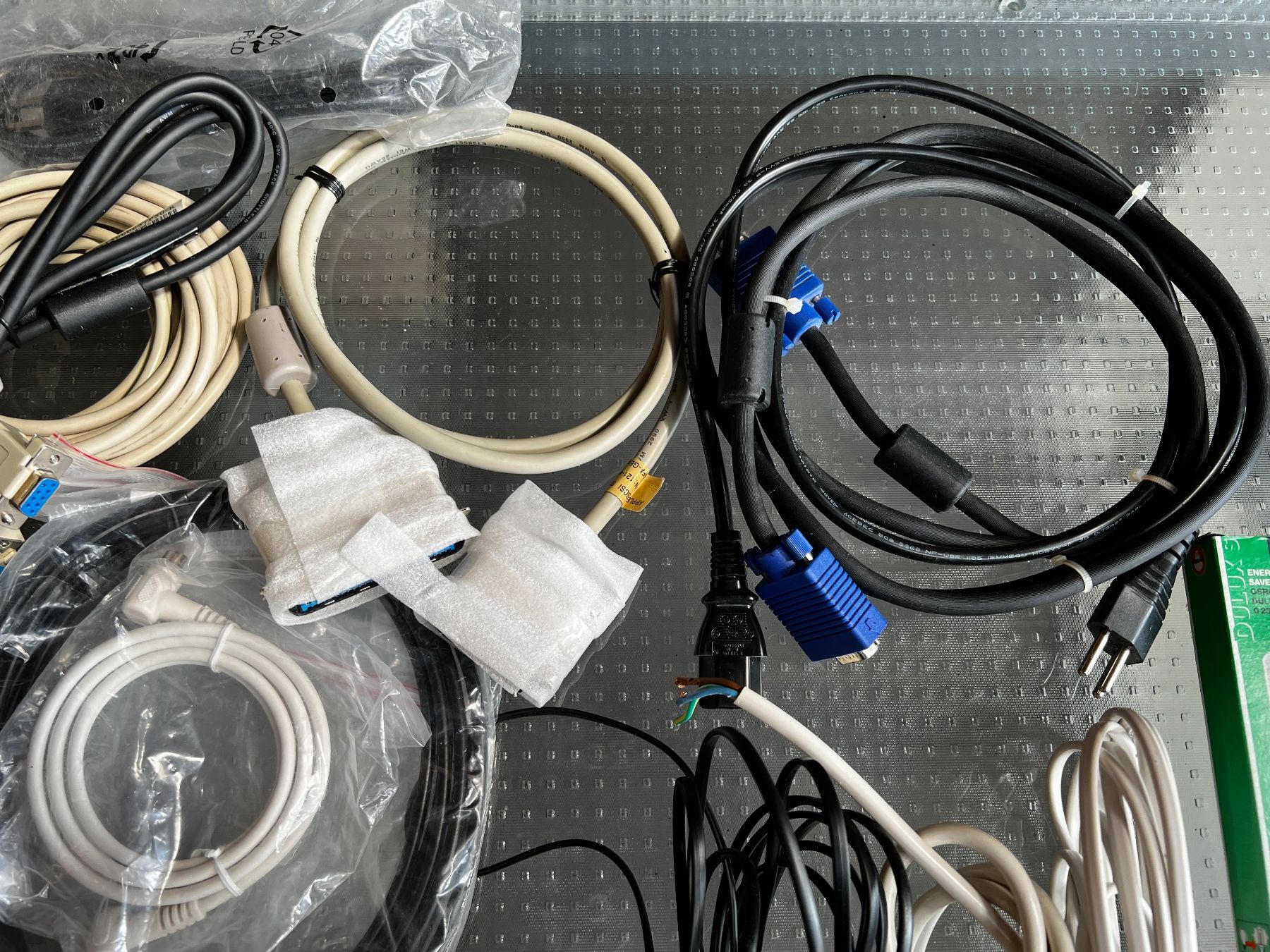 Cavi: Kabel und Leuchtmittel Mix, diverse Stecker – Usato da Häusernmoos venduto da adlerfedern 3