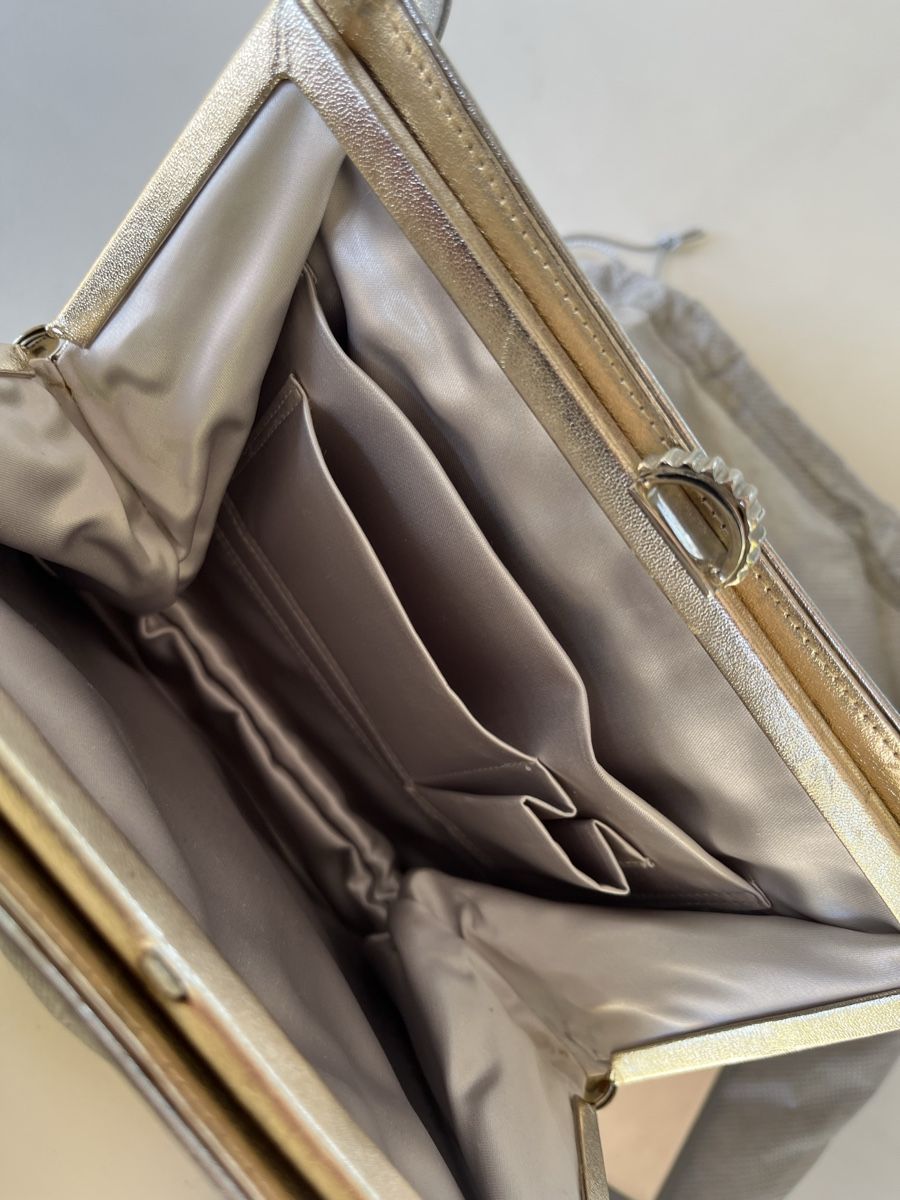 Borse da donna: Elegante silberfarbene Handtasche – Usato da Adetswil venduto da dp9 2