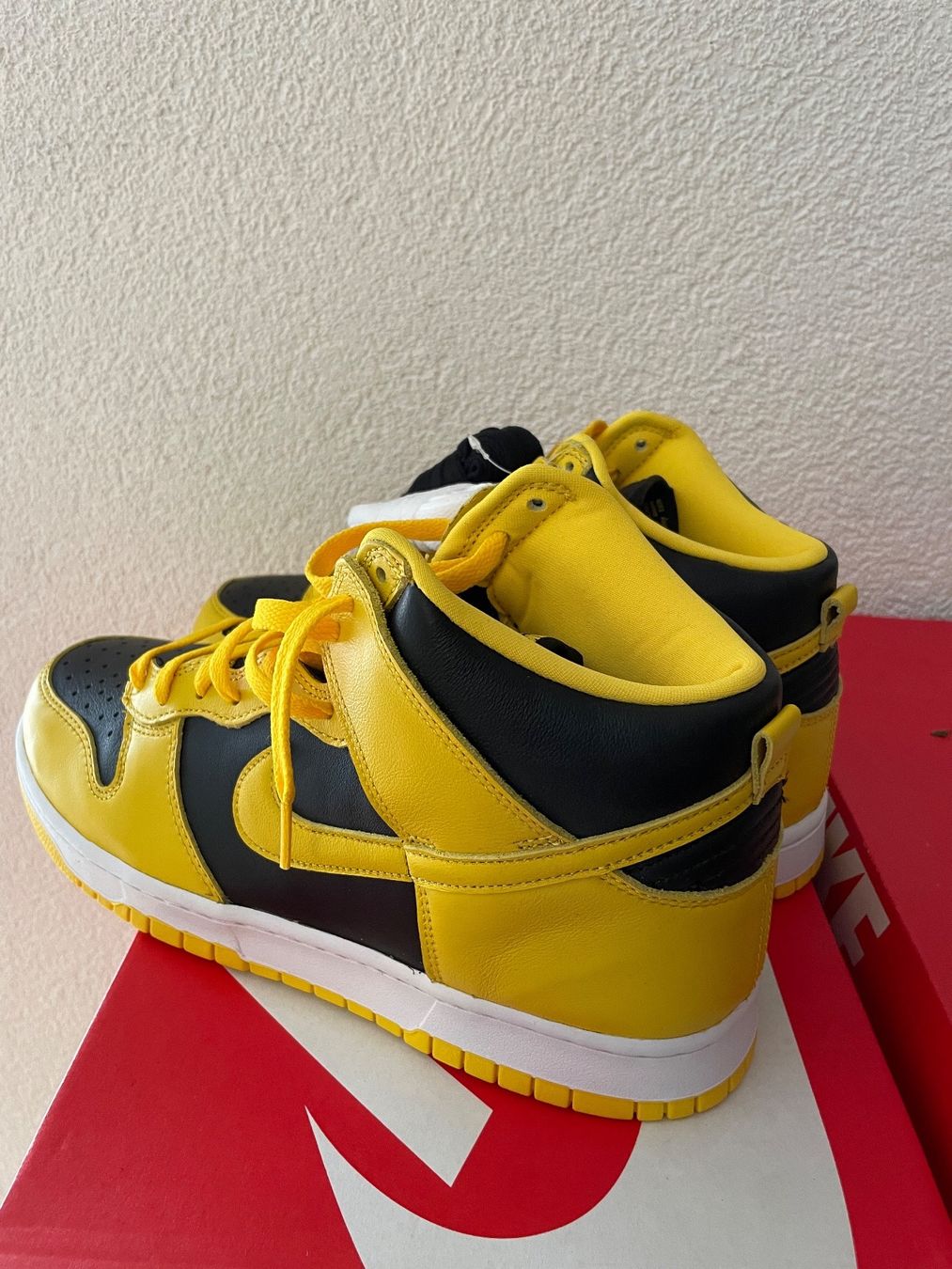 Nike Scarpe da uomo: Nike Dunk High Varsity Maize - Taille 45 EU – Nuovo e nell'imballaggio originale da Matran venduto da Miraleo 1